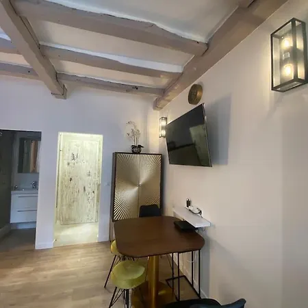 Apartment Marais Arev *