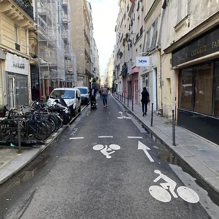 Marais Arev Apartament *